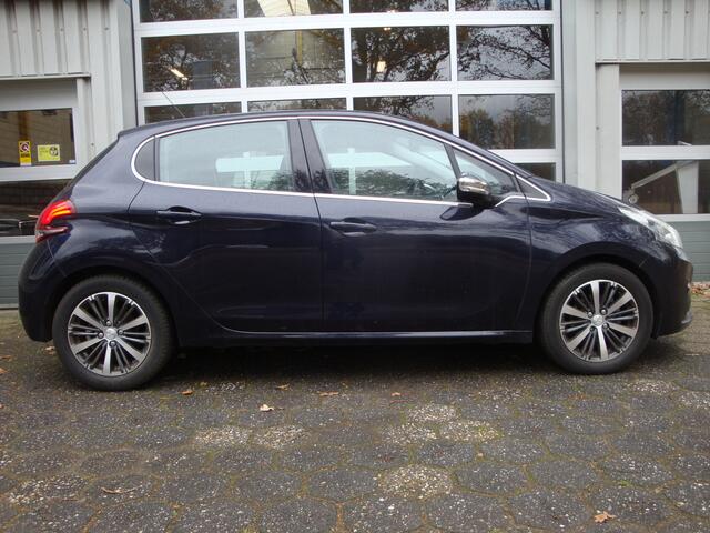 Peugeot 208 1.2 PureTech Blue Lease Allure