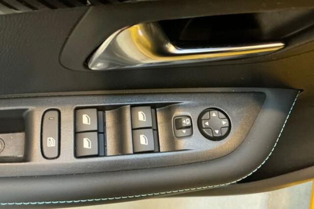 Peugeot 208 1.2 PureTech 100 Allure Stoel verwarming/ECC/Key less.