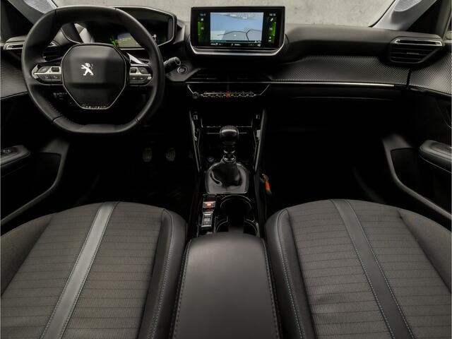 Peugeot 208 1.2 PureTech Allure Sport (VIRTUAL COCKPIT, APPLE CARPLAY, GROOT NAVI, LEDER, 360 CAMERA, SPORTSTOELEN, GETINT GLAS, LM VELGEN, KEYLESS, NIEUWSTAAT)