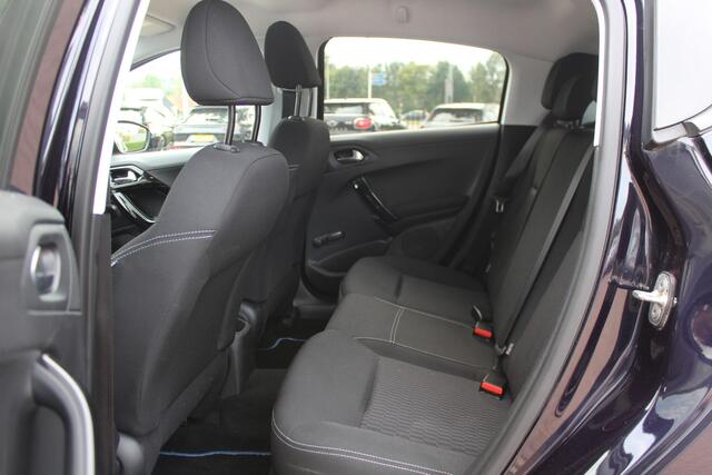 Peugeot 208 1.2 PureTech Signature Navigatie / Parkeerhulp achter / 16'' / DAB / Bluetooth / Cruise Control