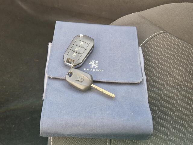 Peugeot 208 1.2 PureTech Blue Lion | Airco | Cruise control | Navigatie