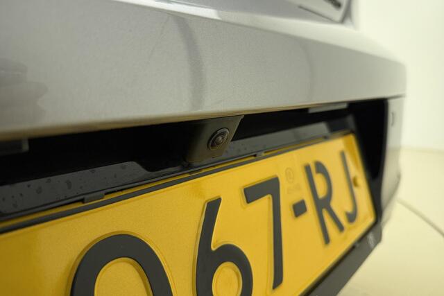 Peugeot 208 Hybrid 100 e-DCS6 Allure Automaat | Navigatie | Adaptive Cruise control | Camera | Lichtmetalen velgen | Climate control | Extra getint glas