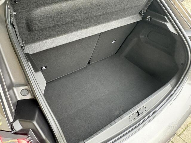 Peugeot 208 1.2T 100pk GT Pack | Nieuwstaat | Panoramadak | Dealeronderhouden | Dodehoek detectie | Keyless | Full LED | Navigatie | Climate Control