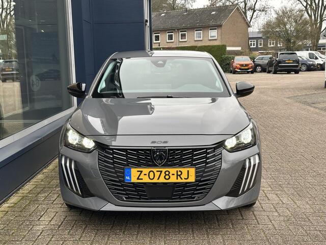 Peugeot 208 Hybrid 110 PK Automaat Allure | Navigatie | Camera | Climate Control | Adaptieve Cruise Control | LED Verlichting | Hybride Rijden met Automaat | 16" Lichtmetalen Velgen | Digitaal Dashboard | Parkeersensoren | Spoiler |