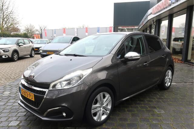 Peugeot 208 110 Pk * AUTOMAAT * Signature uitvoering * Airco * Navigatie * Trekhaak * Dab Radio * Cruise Control * Vingerhoets; Vierde generatie Eersteklas Service !