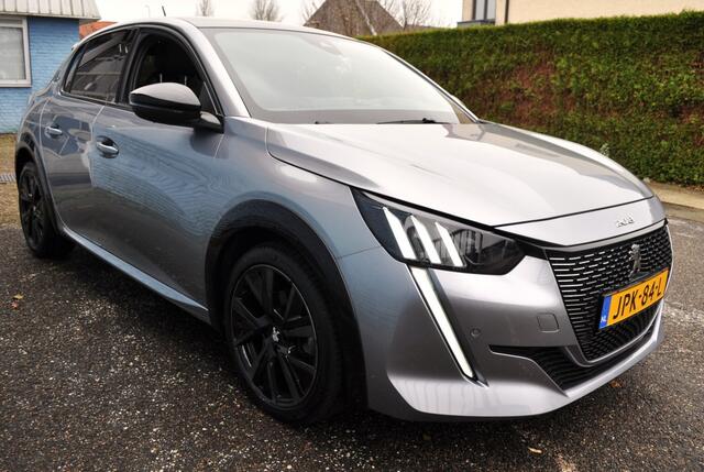 Peugeot 208 1.2 GT Aut. 130Pk pano navi pdc+cam