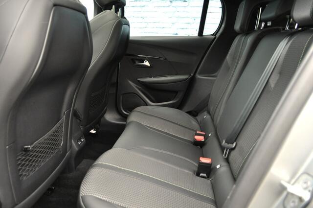 Peugeot 208 1.2 GT Aut. 130Pk pano navi pdc+cam