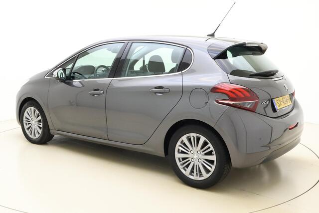 Peugeot 208 1.2 PureTech Blue Lease Executive | Navigatie | Climate en Cruise Control | Lm-velgen | Buitenspiegels verwarmd