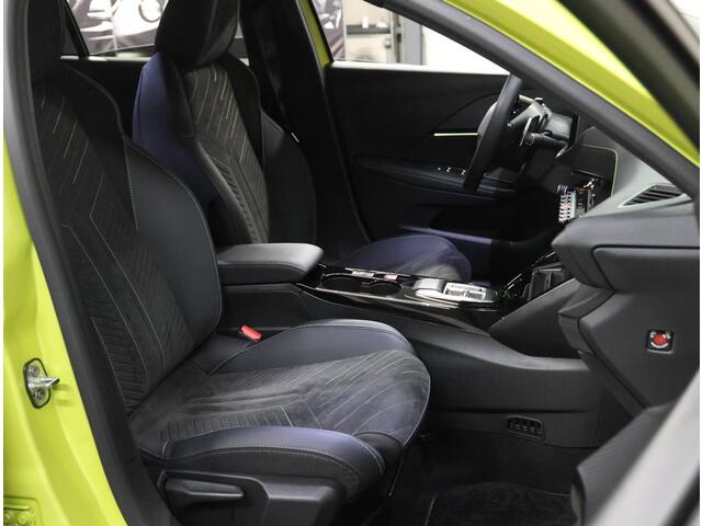 Peugeot 208 Hybrid 136PK e-DCS6 GT | AUTOMAAT | 1ste eigenaar | Stoelverwarming | Dodehoekdetectie | 360'Camera | LEER/Alcantara | Adaptive Cruise Control | Climate Control | Parkeersensoren | FULL LED | Sfeerverlichting | Isofix | Privacy Glass |