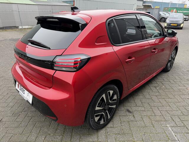 Peugeot 208 100pk Allure Pack (Camera - LED - Automatische Airco - Parkeersensoren V+A - Apple Carplay - Navigatie)