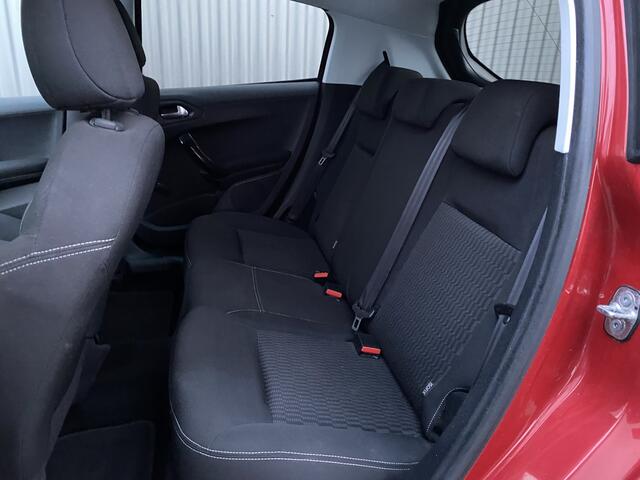 Peugeot 208 1.2 PureTech Active 56Dkm, 5Drs, A/C, CC, PDC, Navi, CarPlay, LM, Trekh- Inruil Mogelijk -