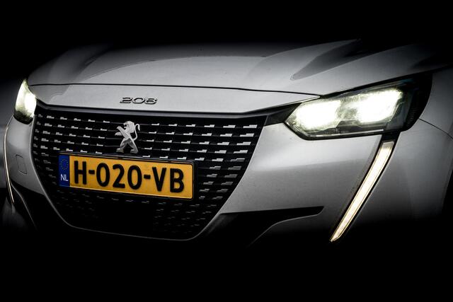 Peugeot 208 1.2 101PK Allure | 3D-I-Cockpit | Cruise | Navi | 6 Bak | | 16 INCH LMV | Keyless start | Rijstrooksensor met correctie |