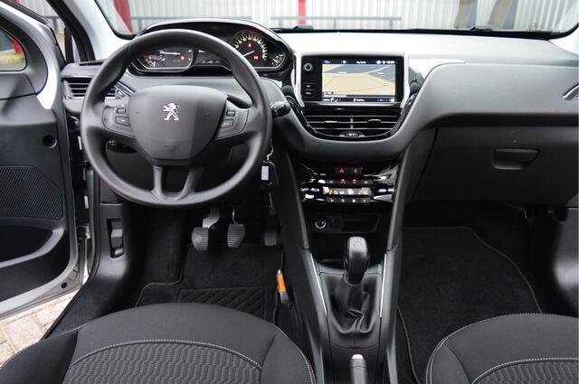 Peugeot 208 1.2 PureTech Active O.a: PDC, Clima, Navi, Cruise, Carplay, DAB, Etc. All-in prijs!