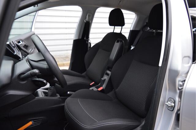 Peugeot 208 1.2 PureTech Active O.a: PDC, Clima, Navi, Cruise, Carplay, DAB, Etc. All-in prijs!