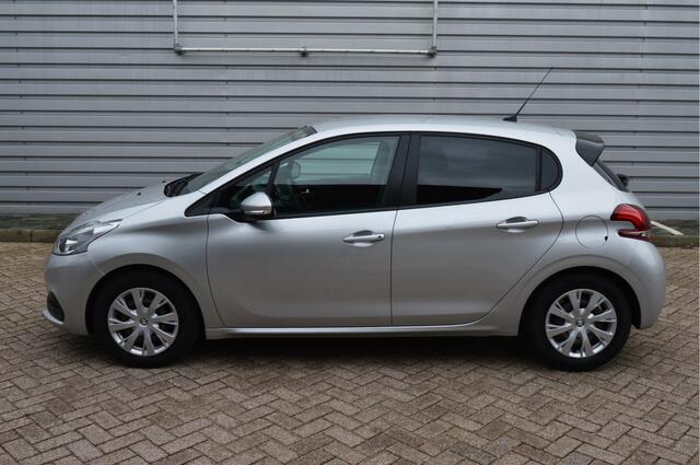 Peugeot 208 1.2 PureTech Active O.a: PDC, Clima, Navi, Cruise, Carplay, DAB, Etc. All-in prijs!