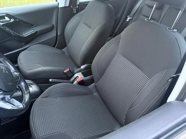 Peugeot 208 1.2 Pure Tech Allure*automaat*Lichtmetaal*ecc*cruisecontrol*NAP*