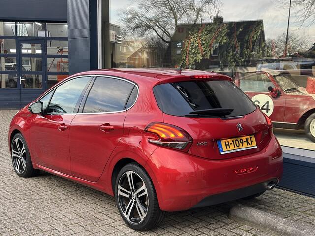 Peugeot 208 1.2 Turbo 110 PK GT-Line 6-Bak | 1e Eigenaar Volledig Dealer Onderhouden | Sportieve GT Uitvoering | Navigatie | Parkeercamera | 17" Lichtmetalen Velgen | Cruise Control | Climate Control | Apple Carplay & Android Auto | Parkeersensoren | Half Lederen Bek