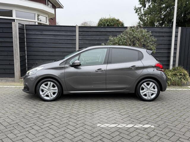 Peugeot 208 Signature 1.2 PureTech 110PK EAT6 Automaat Navigatie, Parkeersensoren Achter, Apple Carplay, Android Auto, Trekhaak
