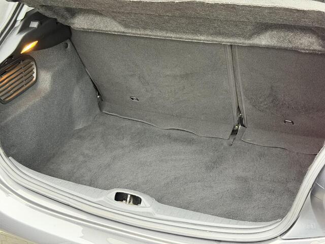 Peugeot 208 Signature 1.2 PureTech 110PK EAT6 Automaat Navigatie, Parkeersensoren Achter, Apple Carplay, Android Auto, Trekhaak