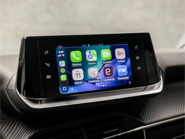 Peugeot 208 1.2 PureTech Sport Automaat (APPLE CARPLAY, GROOT NAVI, PARKEERSENSOREN, SPORTSTOELEN, LED KOPLAMPEN, CRUISE, DAB+, NIEUWSTAAT)