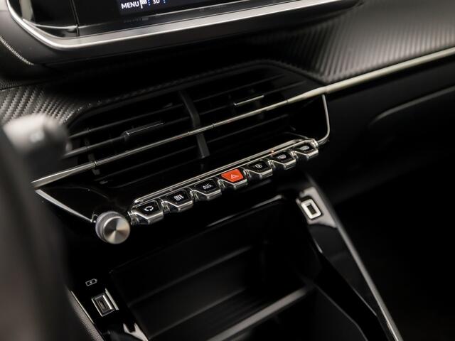 Peugeot 208 1.2 PureTech Sport Automaat (APPLE CARPLAY, GROOT NAVI, PARKEERSENSOREN, SPORTSTOELEN, LED KOPLAMPEN, CRUISE, DAB+, NIEUWSTAAT)