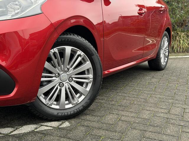 Peugeot 208 Signature 1.2 PureTech 110PK EAT6 Automaat Navigatie, Parkeersensoren Achter, Apple Carplay, Android Auto
