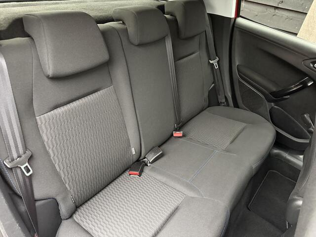 Peugeot 208 Signature 1.2 PureTech 110PK EAT6 Automaat Navigatie, Parkeersensoren Achter, Apple Carplay, Android Auto