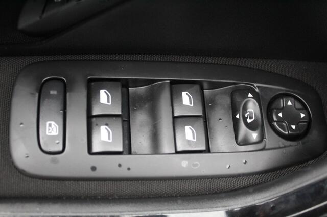 Peugeot 208 1.2 PureTech Allure Automaat /85dkm/ nieuwe distributie-riem!!!