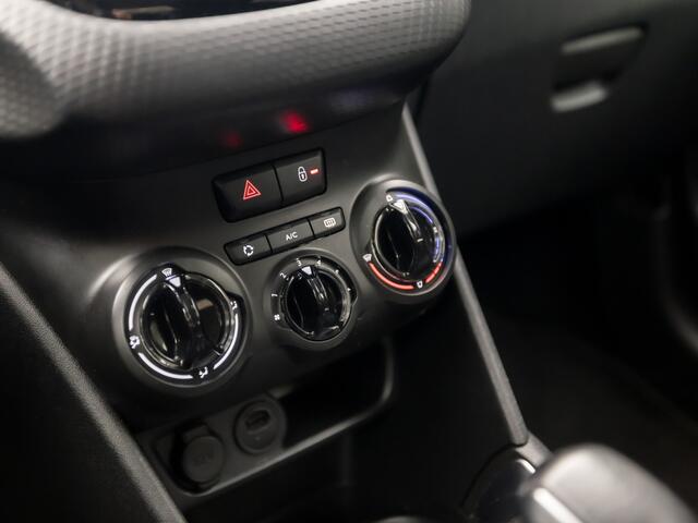 Peugeot 208 1.2 PureTech Sport (APPLE CARPLAY, NAVIGATIE, LM VELGEN, GETINT GLAS, SPORTSTOELEN, CRUISE, PARKEERSENSOREN, NIEUWSTAAT)