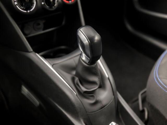 Peugeot 208 1.2 PureTech Sport (APPLE CARPLAY, NAVIGATIE, LM VELGEN, GETINT GLAS, SPORTSTOELEN, CRUISE, PARKEERSENSOREN, NIEUWSTAAT)