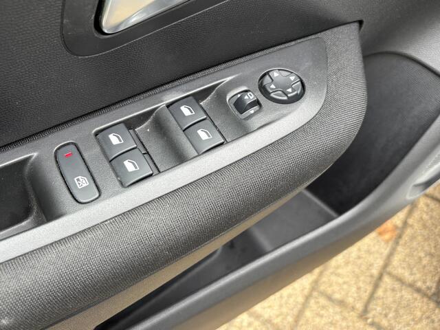 Peugeot 208 1.2 PureTech Style LED, Parkeersensoren, LM Velgen, Cruise Control