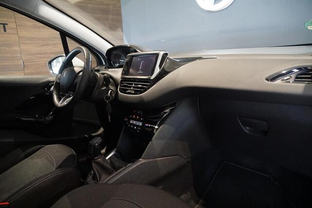 Peugeot 208 1.2 PureTech Allure + PANORAMA