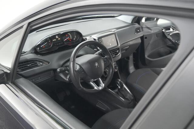 Peugeot 208 PureTech 82 Signature | Allseason banden | Navigatie | Parkeersensoren