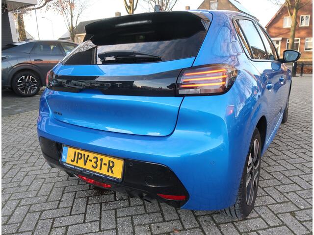 Peugeot 208 100 Pk Benzine * Allure * * Lichtmetalen Velgen * Dab Radio * Apple Carplay / Android Auto * Climate & Cruise Control * Parkeersensoren * Vingerhoets; Vierde generatie Eersteklas Service !