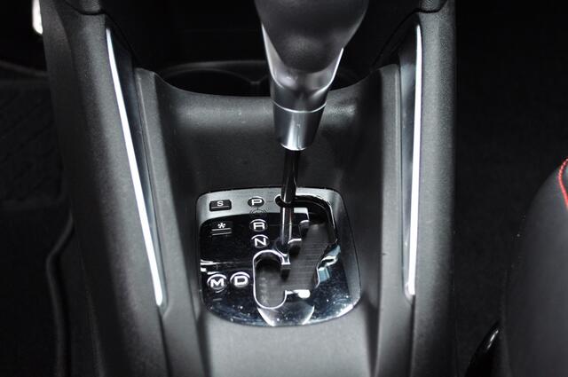 Peugeot 208 1.2 GT Aut. Nav pdc v+a Pano