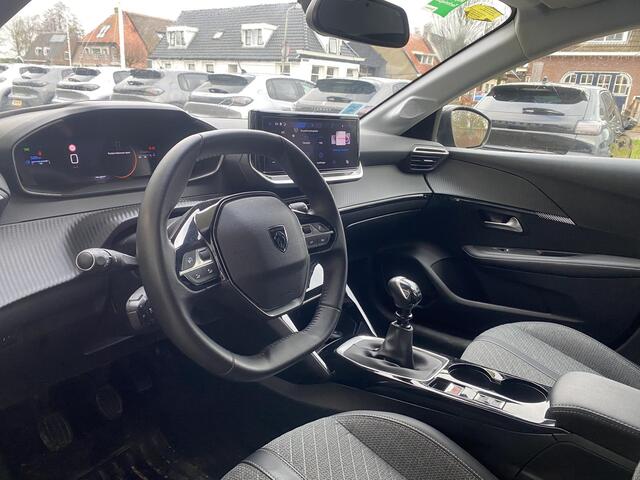 Peugeot 208 1.2 PureTech 100 Allure | Achteruitrijcamera | Apple carplay | Parkeersensoren voor en achter |