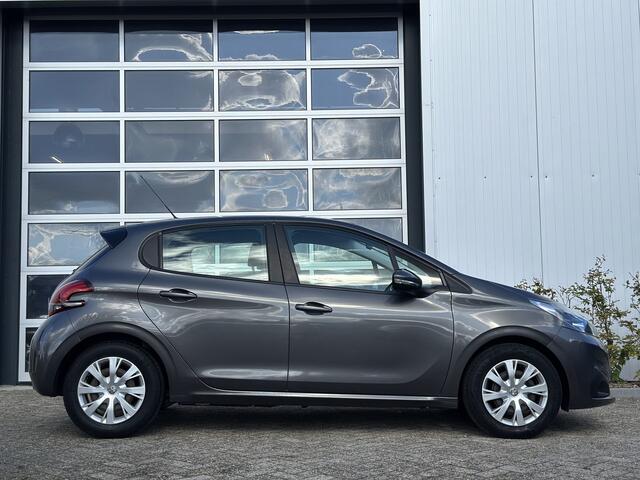 Peugeot 208 1.2 PureTech Blue Lion 82pk | Airco | Apple Carplay/Android Auto | Cruise control | DAB | Navigatiesysteem full map | Parkeersensor achter | Zeer compleet!