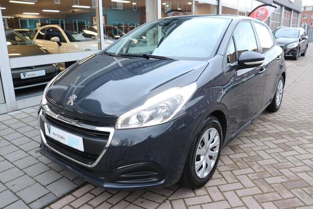 Peugeot 208 1.2 PureTech Active Automaat. Trekhaak, lage km stand.