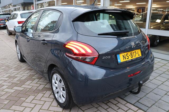 Peugeot 208 1.2 PureTech Active Automaat. Trekhaak, lage km stand.