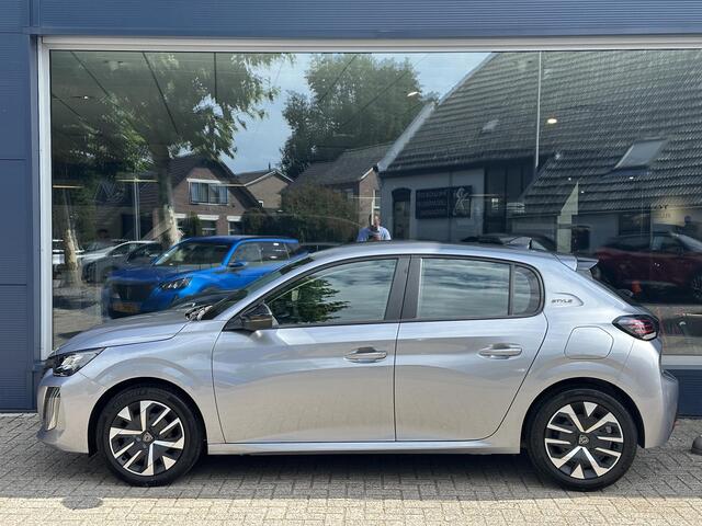 Peugeot 208 1.2 Style | Navigatie | Private Lease Vanaf ¤ 299 P/M ! | LED Verlichting | Cruise Control | Airco | Parkeersensoren | Draadloos Apple Carplay & Android Auto | Leren Stuurwiel |