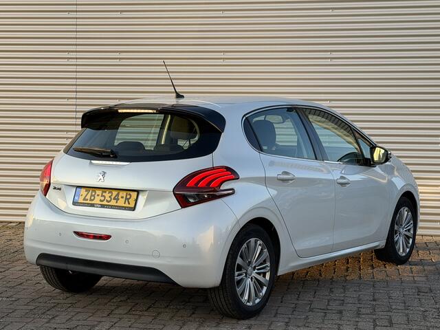 Peugeot 208 1.2 PureTech Allure | Nieuw Binnen | Navigatie | Climate Control | PDC | APK 29-04-2027 |