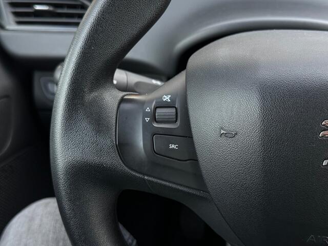 Peugeot 208 1.2 PureTech Blue Lion - Carplay - all season - trekhaak