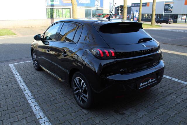 Peugeot 208 1.2 PureTech Allure 100pk / Open & Go Keyless Entry Apple CarPlay Android Auto