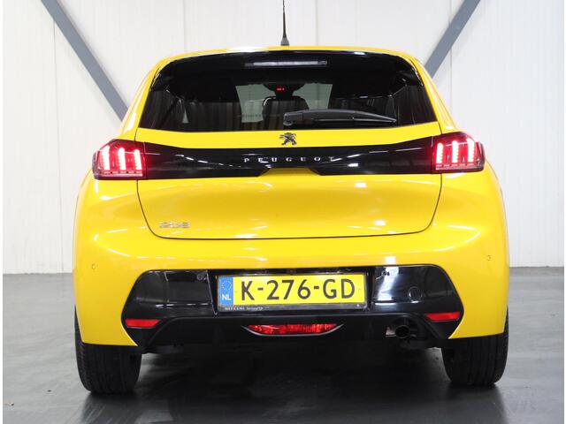 Peugeot 208 100PK Allure Pack | 1ste eigenaar | Armsteun | Camera | AppleCarPlay/Android | LED lampen | LEER/Stof | LED | Climate control | Isofix | Privacy Glass | Parkeersensoren |