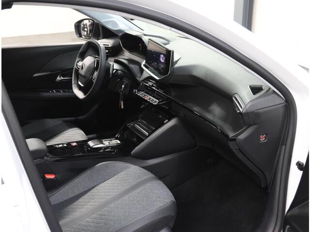 Peugeot 208 Hybrid 100PK e-DCS6 Allure | 1ste eigenaar | AppleCarplay/AndroidAuto | Parkeersensoren | FULL LED | Navigatie | Lederen Stuurwiel | Climate Control | Cruise Control | 16" LMV | Isofix | Privacy Glass |
