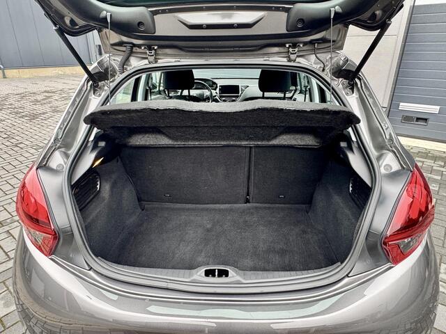 Peugeot 208 1.2 Signature/ 110 PK Vol Automaat/ Touchscreen/ Licht- regensensor