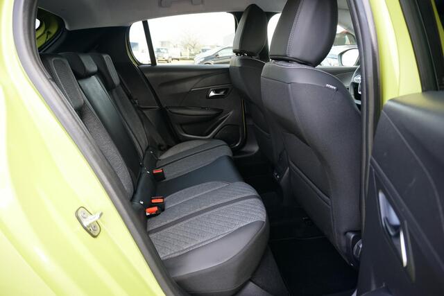 Peugeot 208 Hybrid 100 e-DCS6 Allure + CAMERA / KEYLESS / CARPLAY