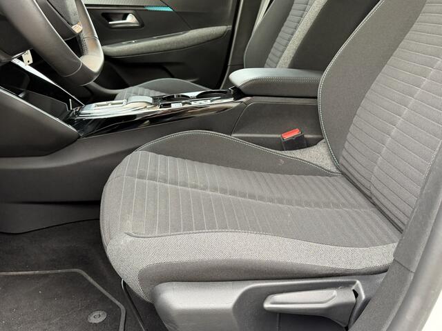 Peugeot 208 Benzine * Automaat * 100 Pk Style JXX-10-S. * Navigatie * Airco * Achteruitrij Camera * Cruise Control * Apple Carplay / Android Auto * L.M. Velgen * Vingerhoets; Vierde Generatie Eersteklas Service. Al meer dan 100 jaar een begrip in de Brabantse Kempen.