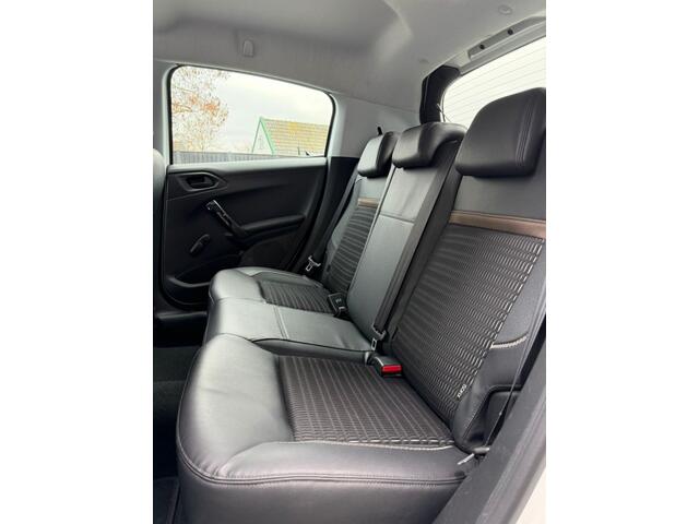 Peugeot 208 1.2 PureTech Access / Cruisecontrol / Pdc achter / Bluetooth / Airco