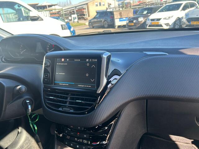 Peugeot 208 1.2 PureTech Blue Lease Executive Clima, PDC achter